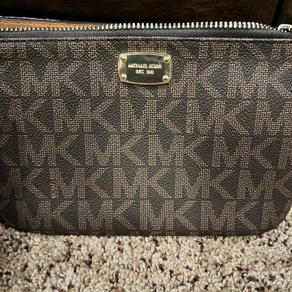 Michael Kors Fanny Bag (Small) - Picture 4 of 6